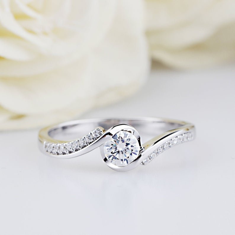 Delicate Wave - Round Cut Moissanite Engagement Ring - Elemental Bands